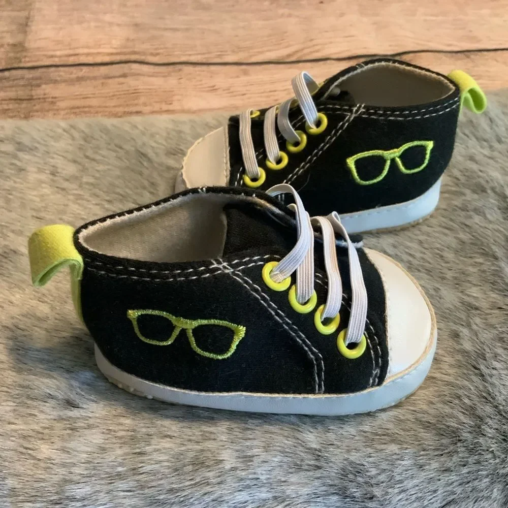 Baby/Infant Black & White Shoes Size 3C